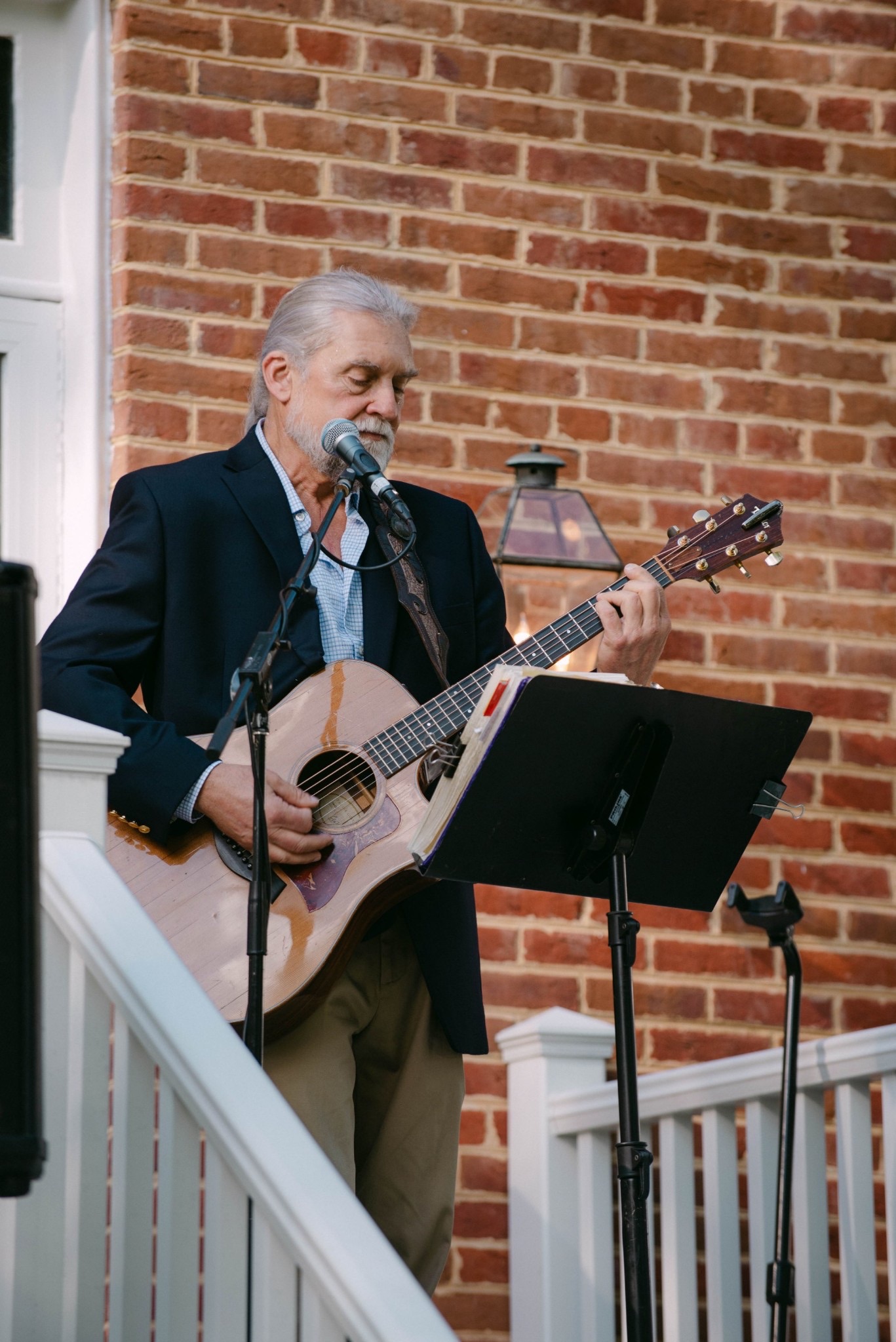 Michael Miller performing